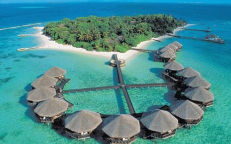 10 Pantai Paling Indah di Indonesia yang Gak Kalah Indah dari Maldives