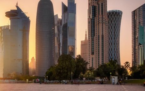 Saking Panasnya Qatar Pasang AC di Luar Ruangan