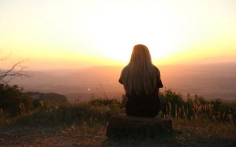 5 Cara Mengatasi Kesepian Ketika Harus Karantina Diri Tanpa Orang Lain