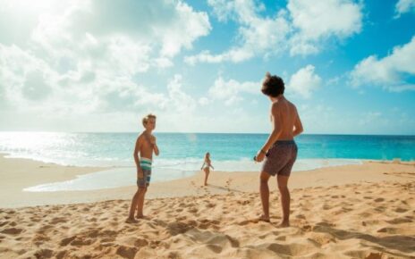 5 Alasan Mengapa Pantai Menjadi Destinasi Wisata Favorit Kamu