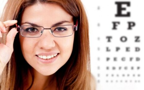 5 Efek Buruk Gak Pakai Kacamata saat Butuh