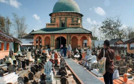 5 Wisata Religi di Madura yang Menarik untuk Dikunjungi, Bersejarah!